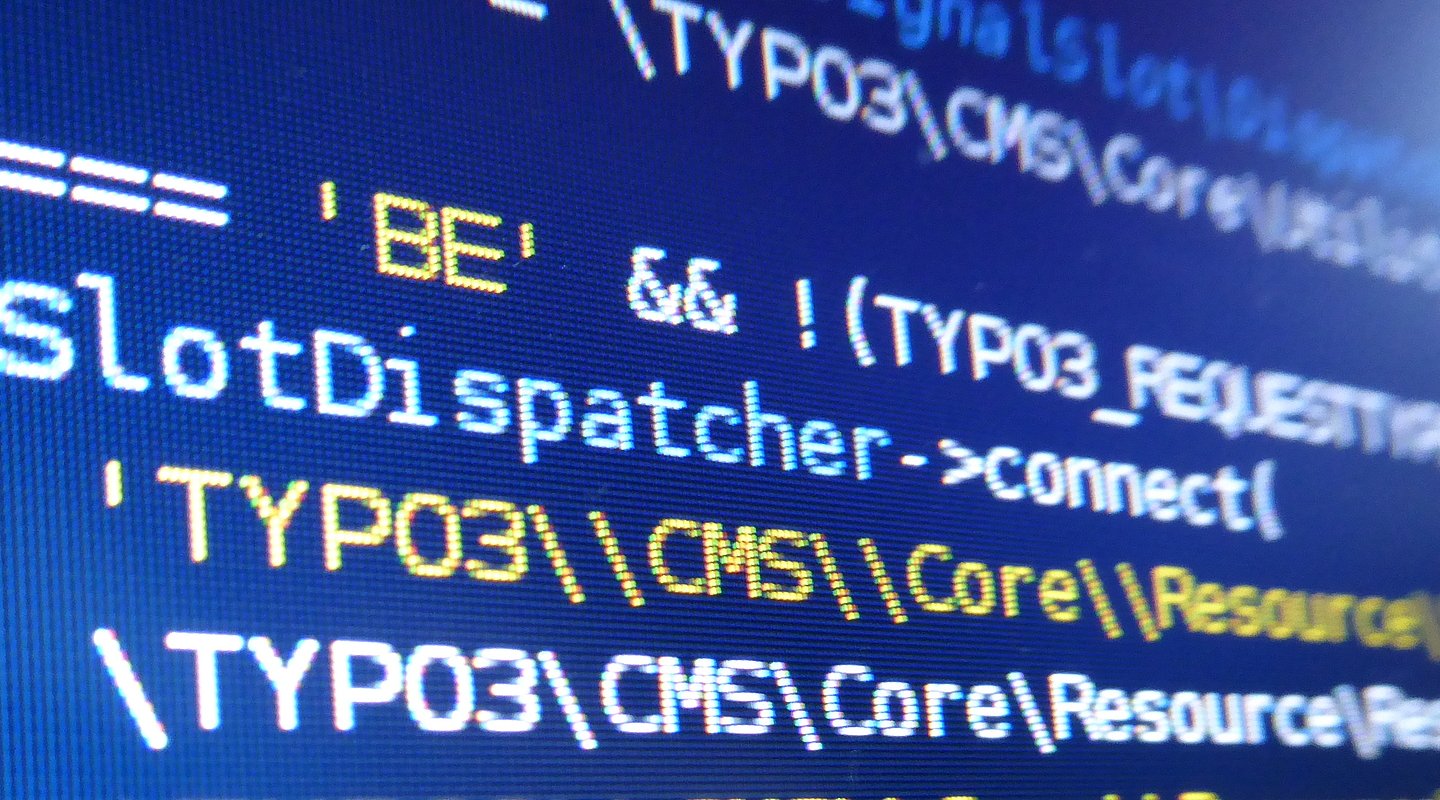 Nahaufnahme eines Bildschirms mit TYPO3 Code im Editor